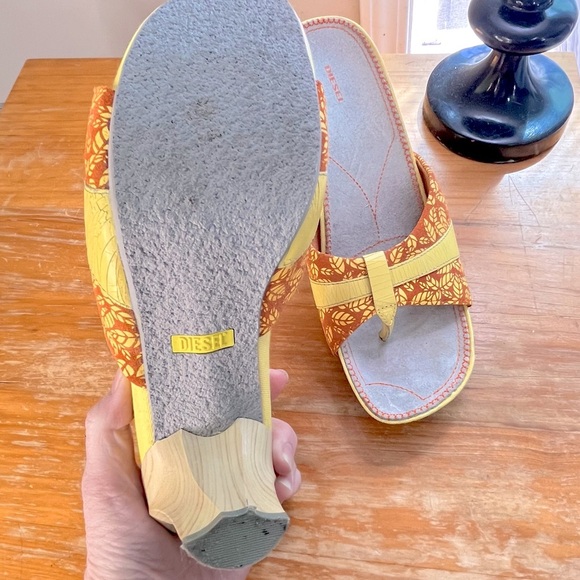 Diesel VINTAGE 90’s Printed Leather Thong Sandals - Picture 14 of 16